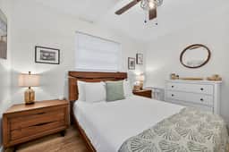 Vintage Florida Pet-Friendly Retreat - Image 3