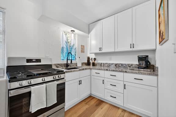 Vintage Florida Pet-Friendly Retreat - Image 2